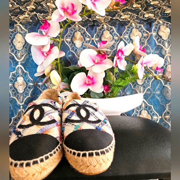 Authentic Chanel Tweed and grosgrain material size 6 - Picture 4 of 8